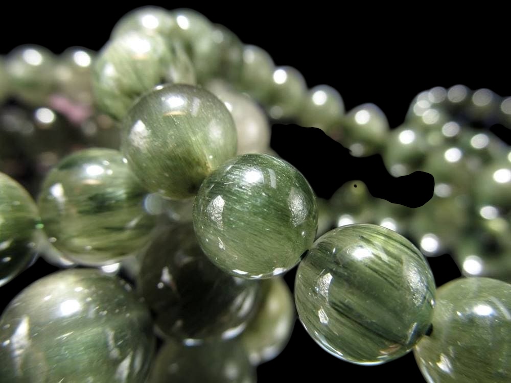 癒しと防御の緑光：アクチノライトの力